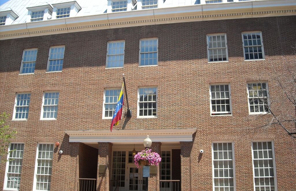 https://catarsimagazin.cat/wp-content/uploads/2019/05/Embassy_of_Venezuela_United_States.jpg